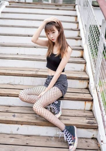 韩国电影年轻的女教师_4K在线播放观看